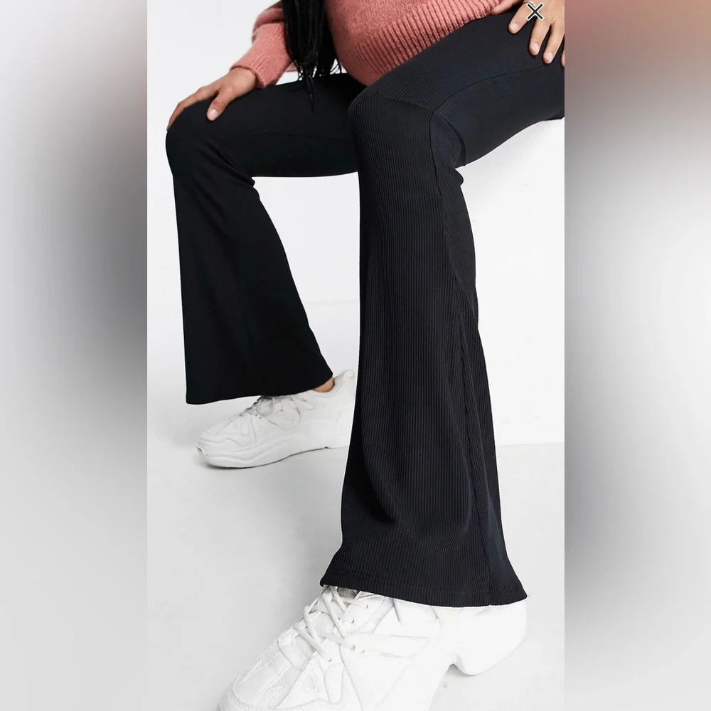 NEW YORK MATERNITY RIB FLARE LEGGINS - Picture 3 of 4